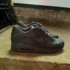 Nike Air Max GRAY, All SHOES ARE NEGOTIABLE.. however SERIOUS OFFERS, please.